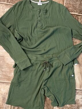 Tommy John Olive Green Men’s Waffle Henley Pajama Set